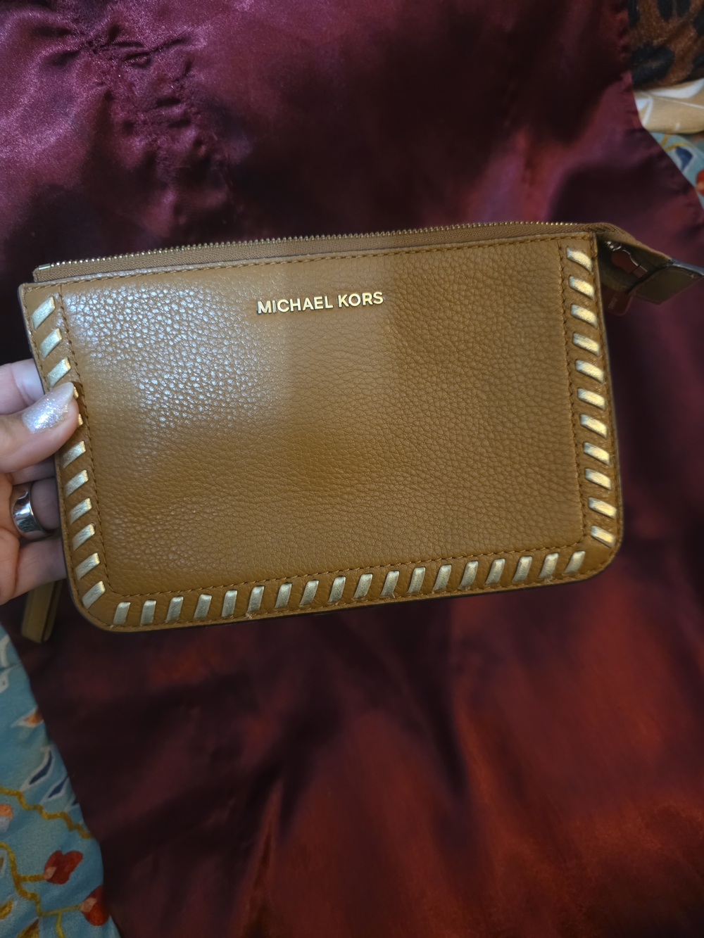 🤎 Michael Kors Leather Wristlet Wallet – Tan w/ Whipstitch Detail